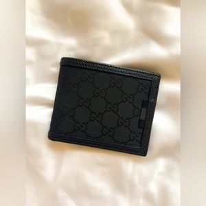 💞💞SOLD💞💞NWT Gucci Black Canvas Bifold Wallet